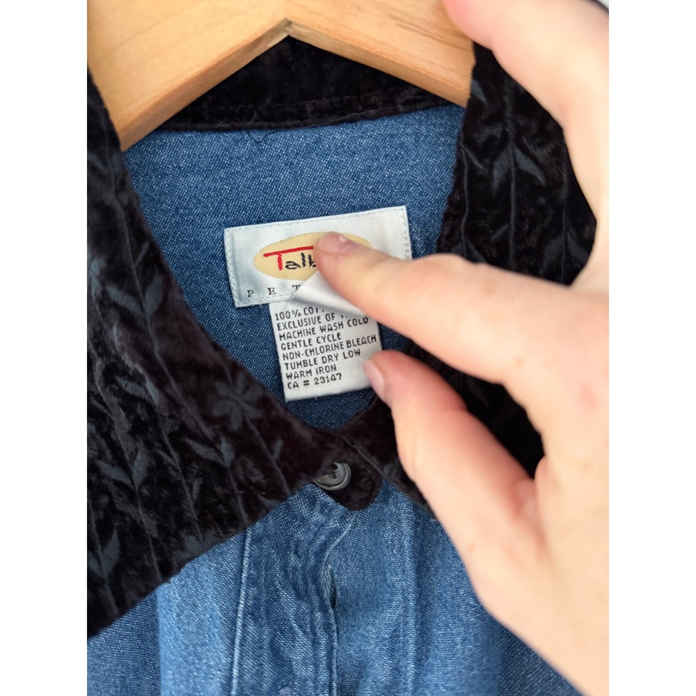 Vintage Talbots Denim Button Down Shirt Black Velvet Details 90s Moms cottage - Picture 4 of 5